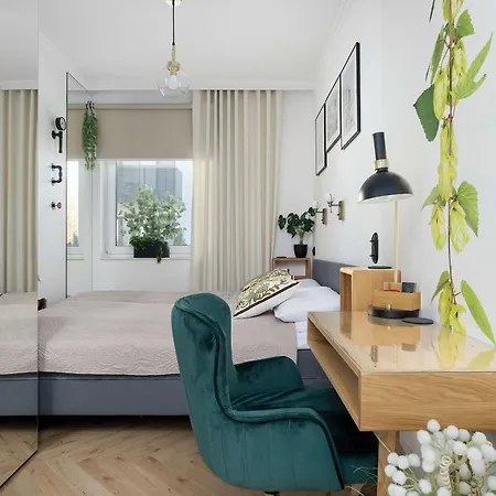 Stylish With Garden And Parking In By Renters Апартаменти