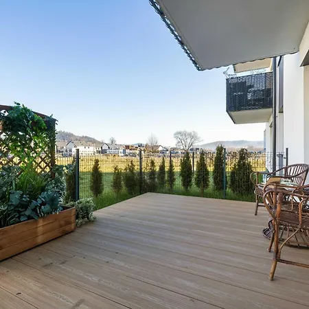 Stylish With Garden And Parking In By Renters Живець