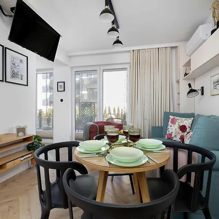 Stylish With Garden And Parking In By Renters *