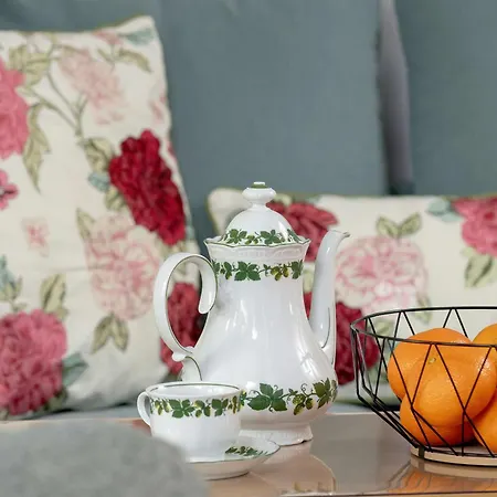 Stylish With Garden And Parking In By Renters