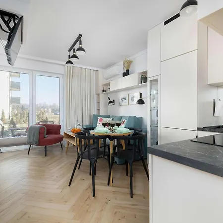 Апартаменти Stylish With Garden And Parking In By Renters