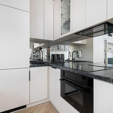 Daire Stylish With Garden And Parking In By Renters *