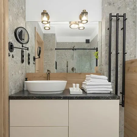 Daire Stylish With Garden And Parking In By Renters *