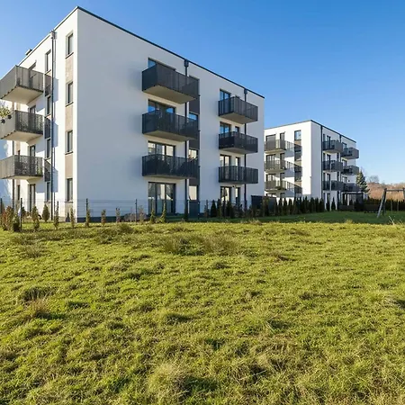 Stylish With Garden And Parking In By Renters Daire *