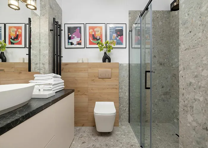 Stylish With Garden And Parking In By Renters *