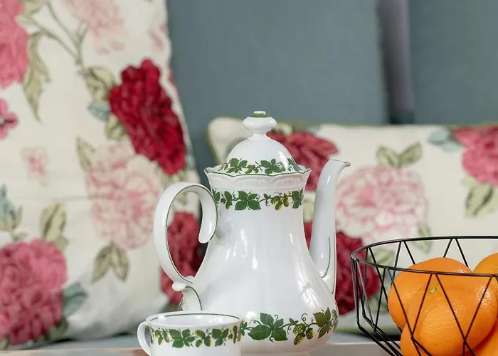 Stylish With Garden And Parking In By Renters