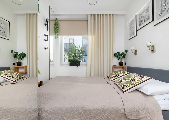 Stylish With Garden And Parking In By Renters アパート *